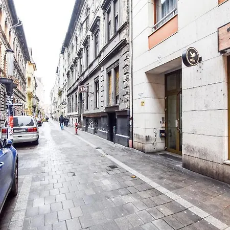 Urania's Moving Pictures Apartamento Budapest