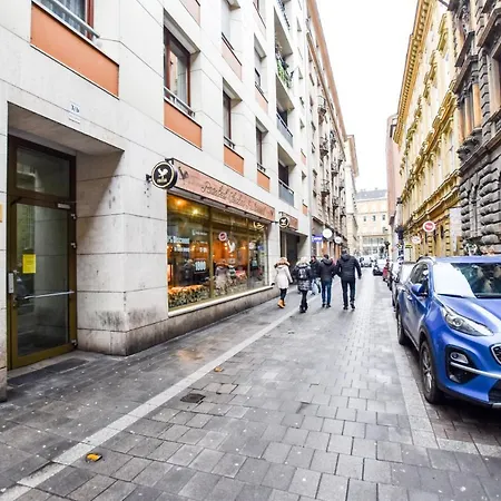 Urania's Moving Pictures Apartamento